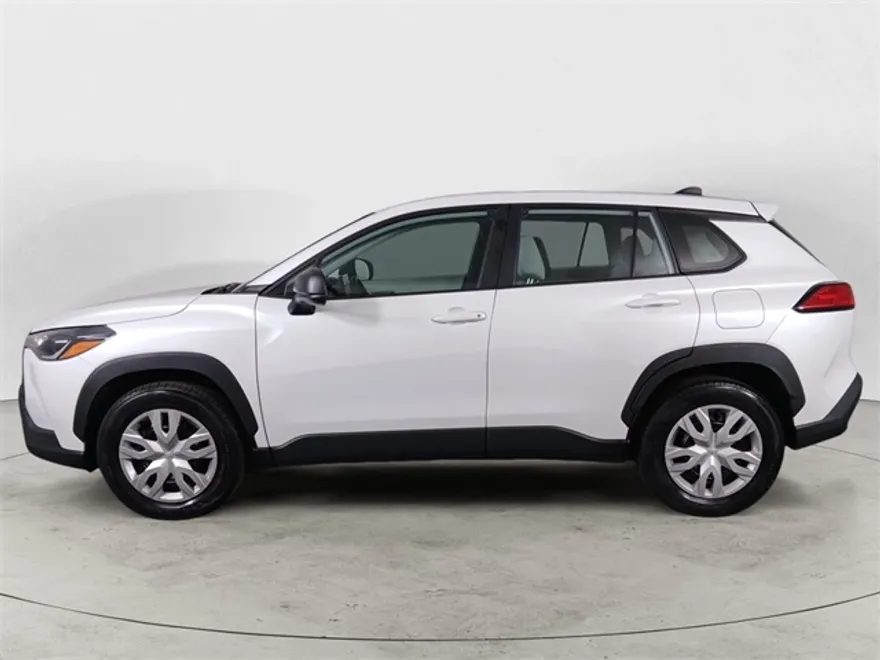 2022 Toyota Corolla Cross L photo 1