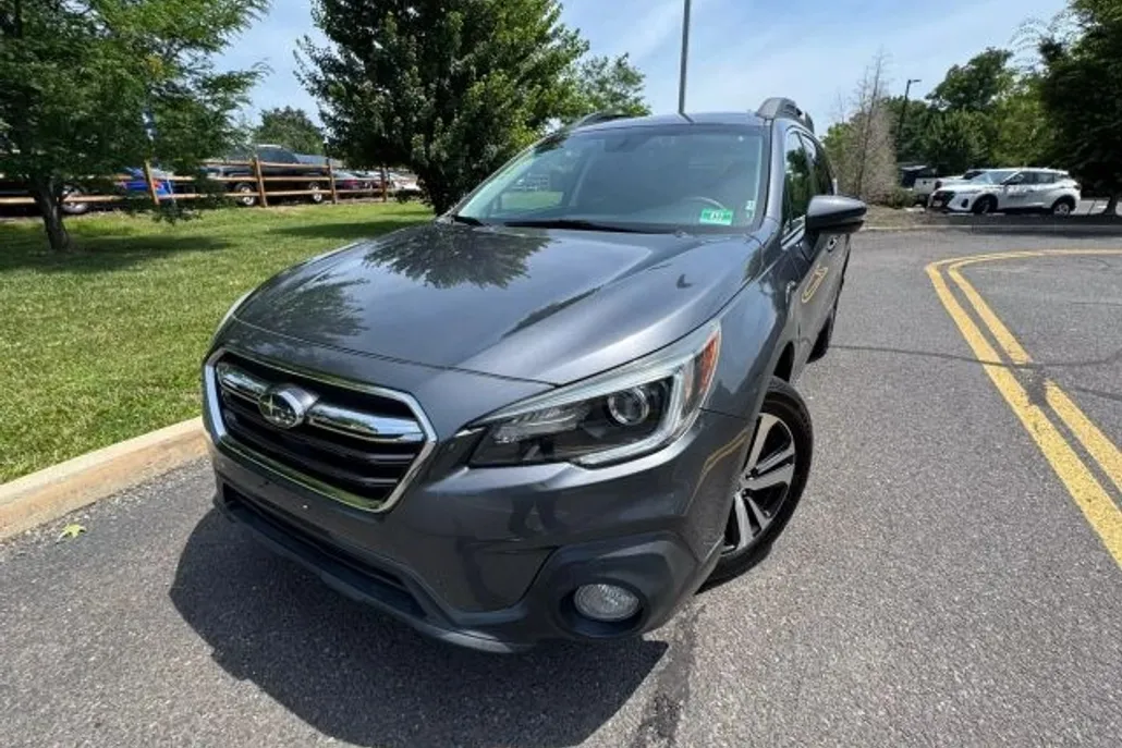 2019 Subaru Outback 2.5i Limited photo 1