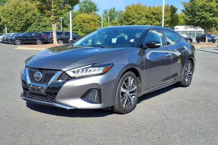 2020 Nissan Maxima SV photo 1