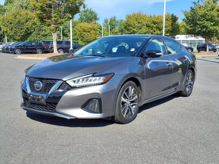 2020 Nissan Maxima SV photo 1