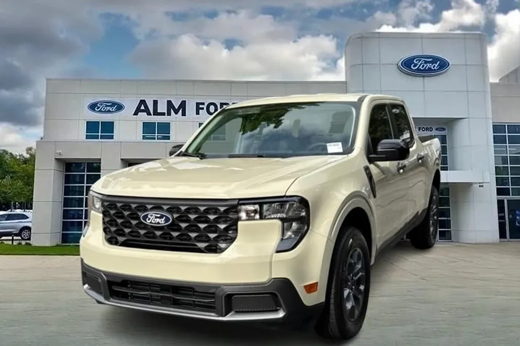 2025 Ford Maverick XLT photo 1