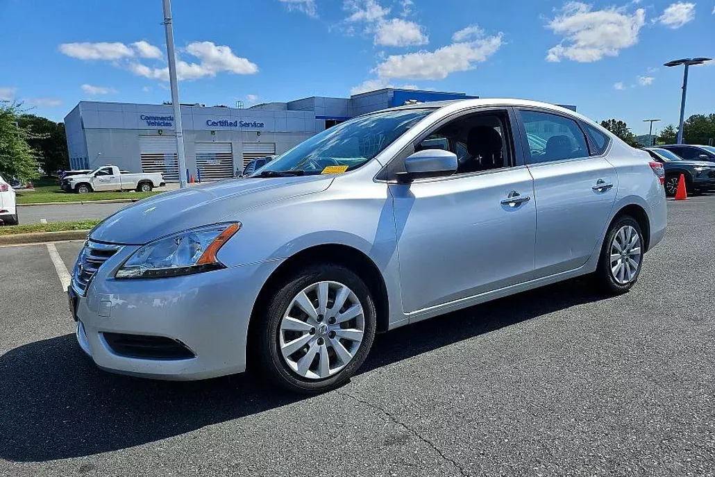 2015 Nissan Sentra SV photo 1