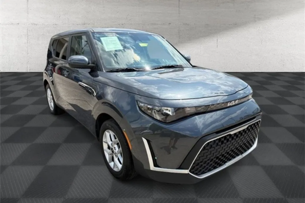 2024 Kia Soul LX photo 1