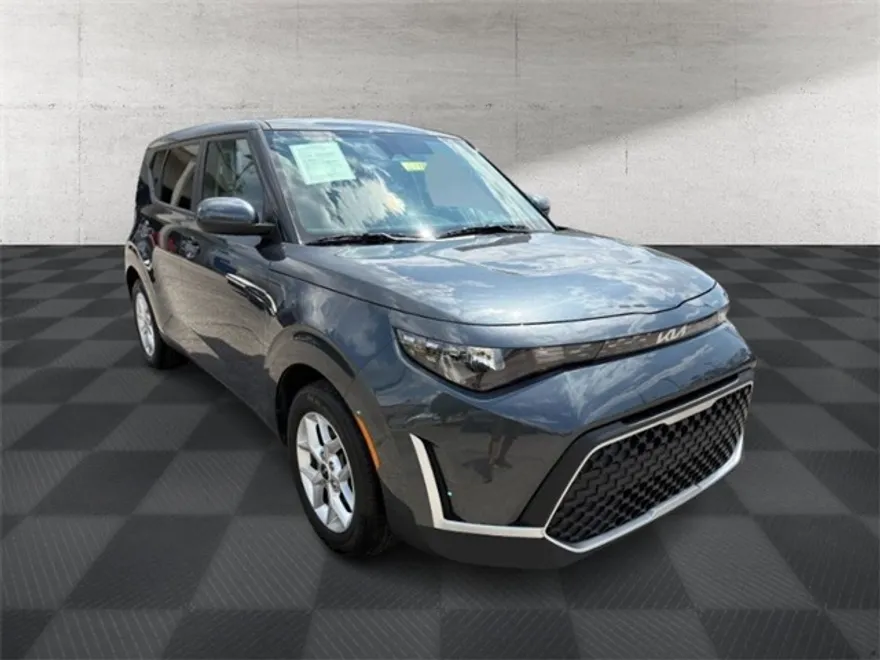 2024 Kia Soul LX photo 1