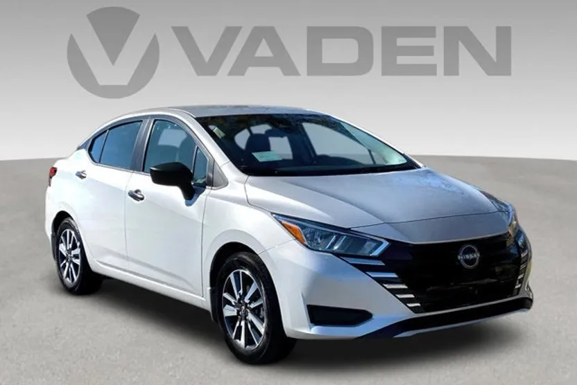 2025 Nissan Versa 1.6 S photo 1