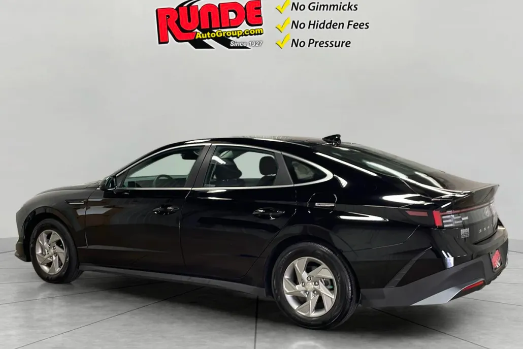 2025 Hyundai Sonata SE photo 1