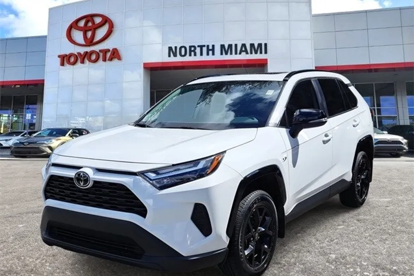 2024 Toyota RAV4 XLE photo 1
