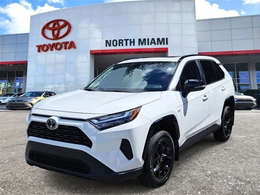 2024 Toyota RAV4 XLE photo 1