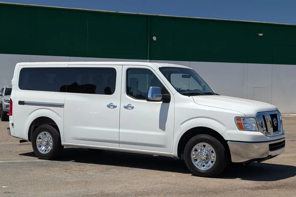 2020 Nissan NV3500 SV Passenger photo 1