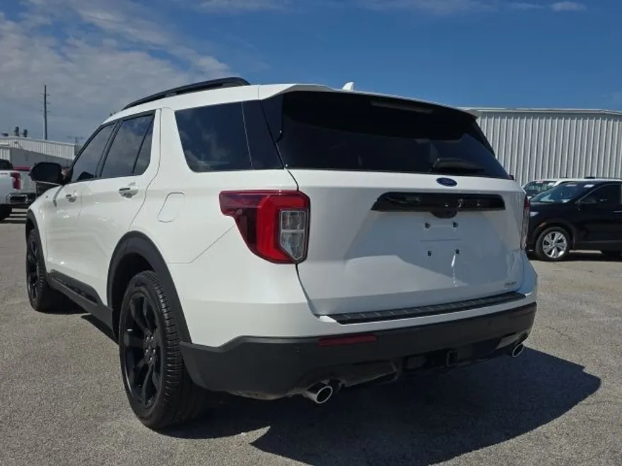 2023 Ford Explorer ST-Line photo 1