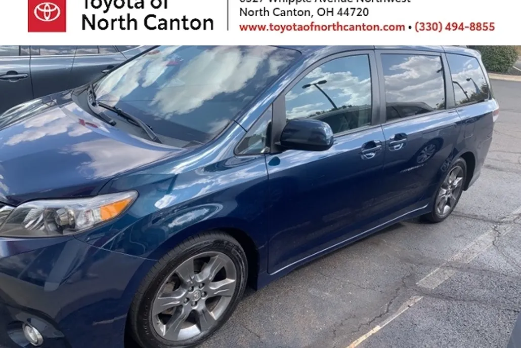 2011 Toyota Sienna SE photo 1
