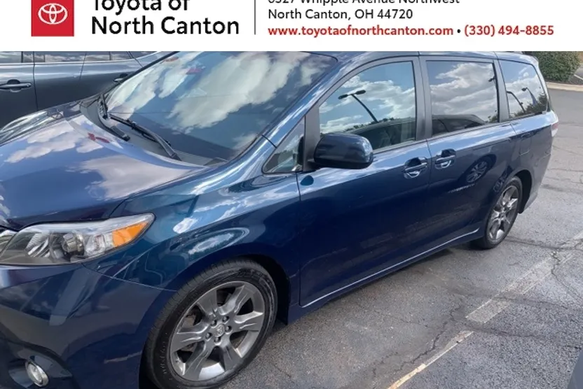 2011 Toyota Sienna SE photo 1