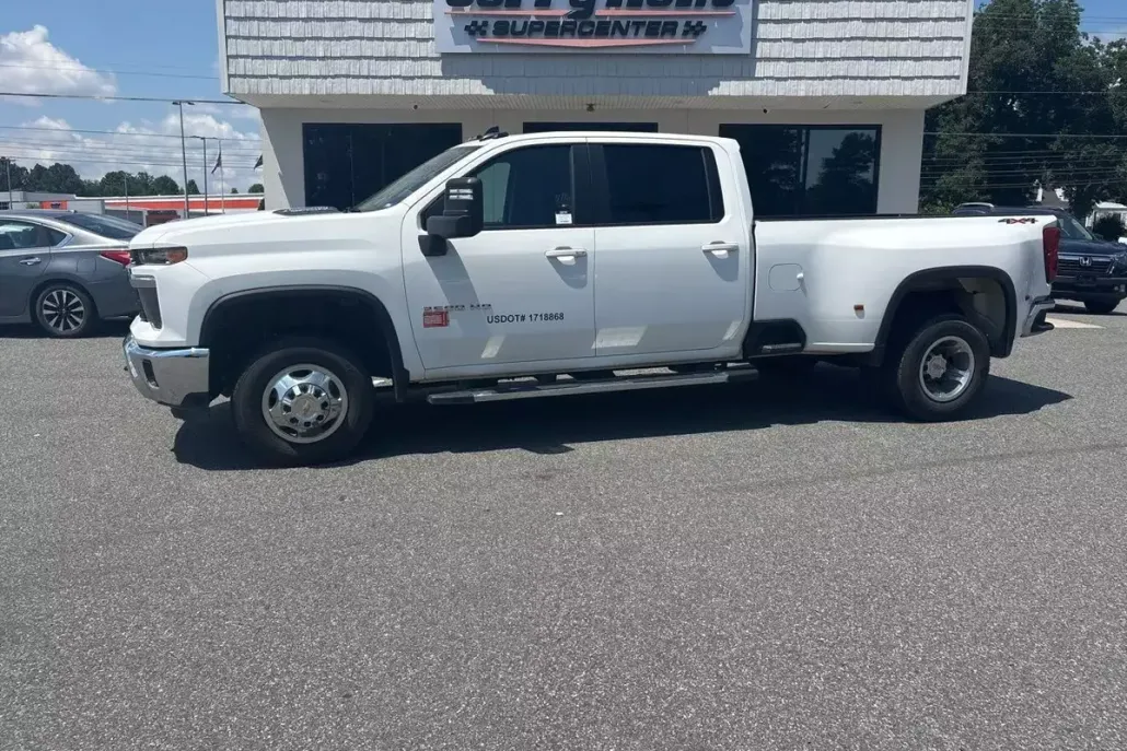 2024 Chevrolet Silverado 3500HD LT photo 1