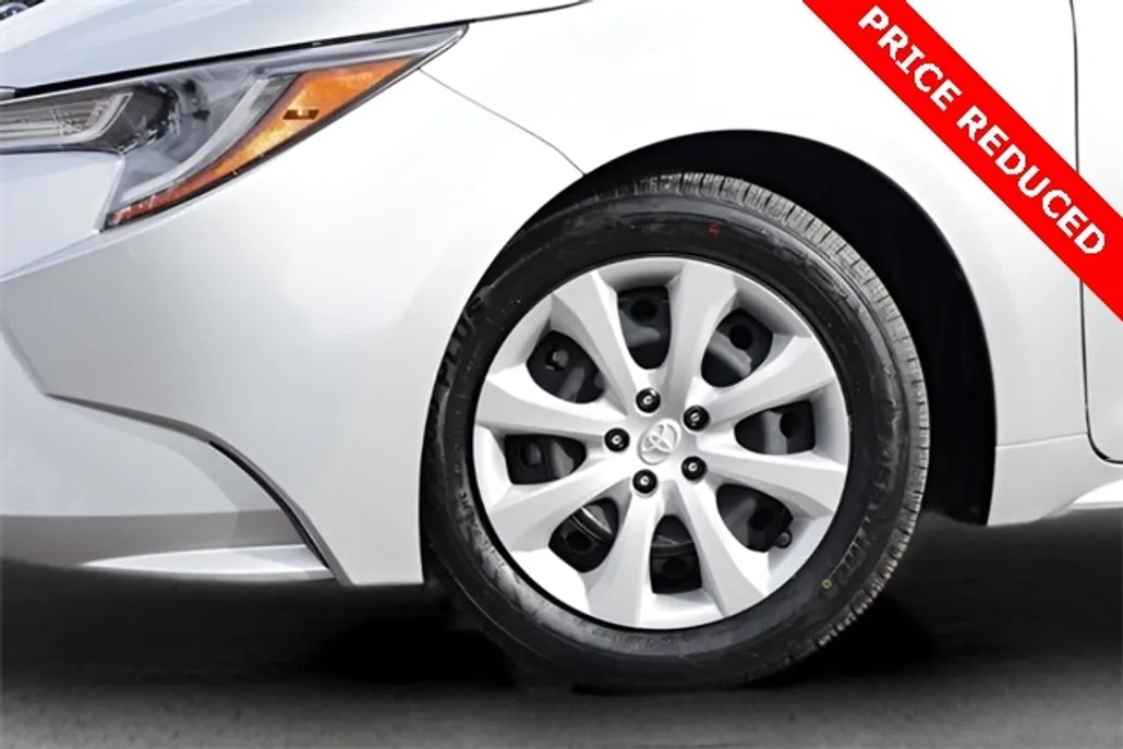 2022 Toyota Corolla LE photo 1