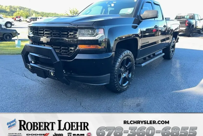 2016 Chevrolet Silverado 1500 Custom photo 1
