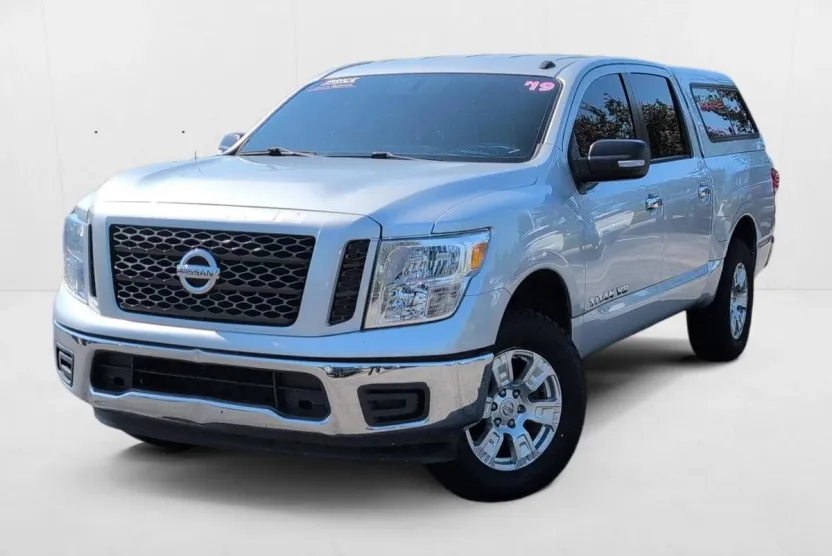 2019 Nissan Titan SV Crew Cab photo 1