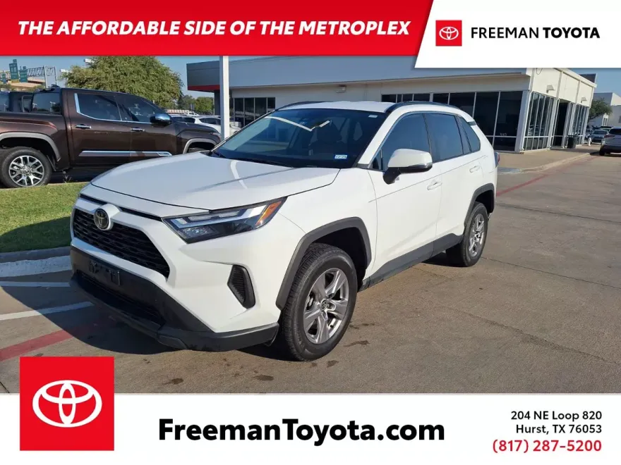 2023 Toyota RAV4 XLE photo 1