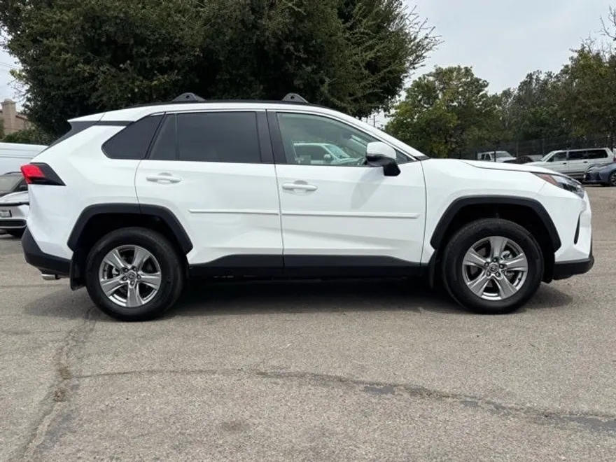 2024 Toyota RAV4 XLE photo 1
