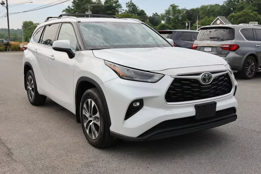 2022 Toyota Highlander XLE photo 1