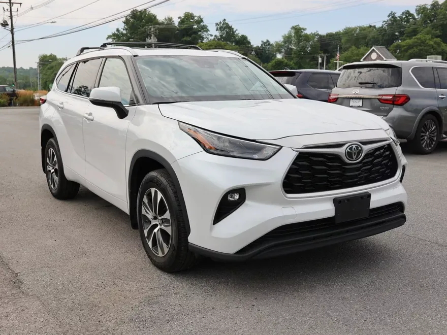 2022 Toyota Highlander XLE photo 1