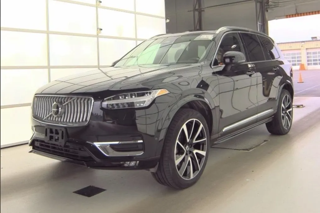 2024 Volvo XC90 Plus photo 1