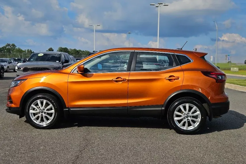 2022 Nissan Rogue Sport S photo 1