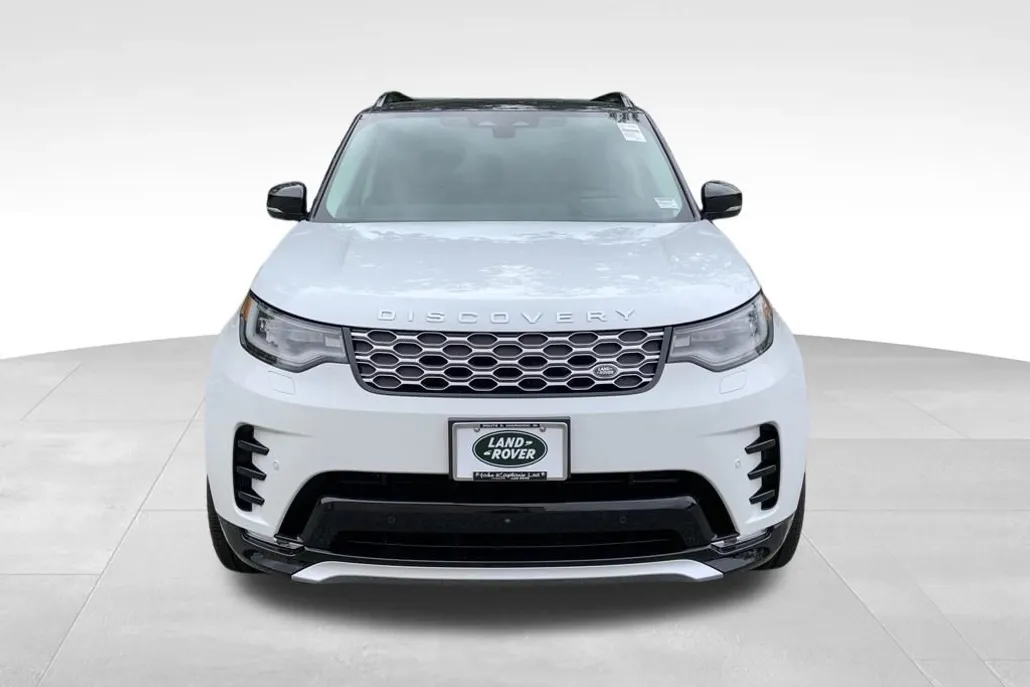 2025 Land Rover Discovery Metropolitan Edition photo 1