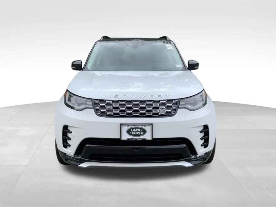 2025 Land Rover Discovery Metropolitan Edition photo 1