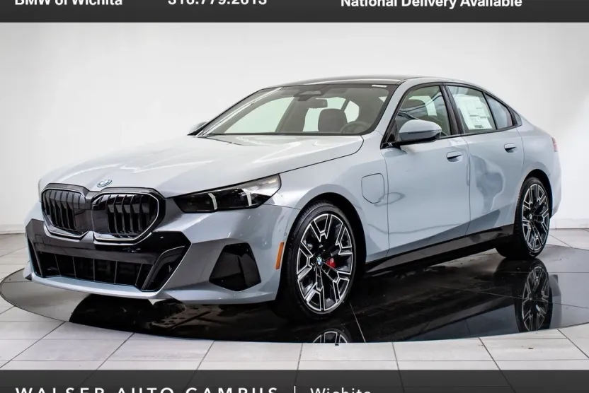 2026 Bmw 550e 550e xDrive photo 1