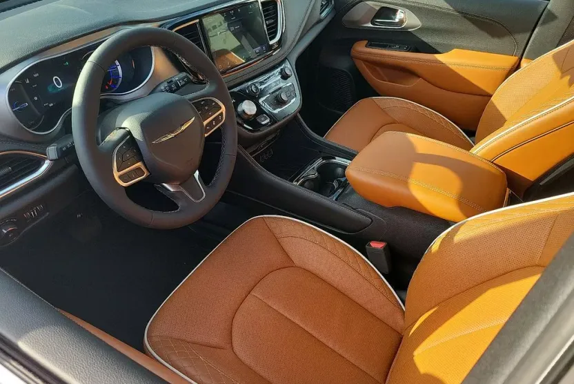 2025 Chrysler Pacifica Hybrid Pinnacle photo 1