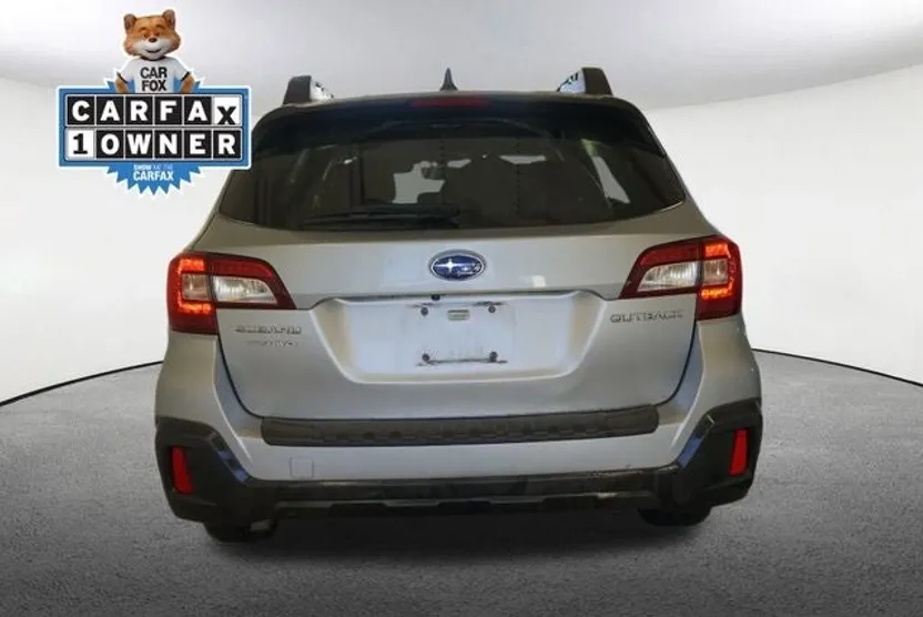 2019 Subaru Outback 2.5i Premium photo 1