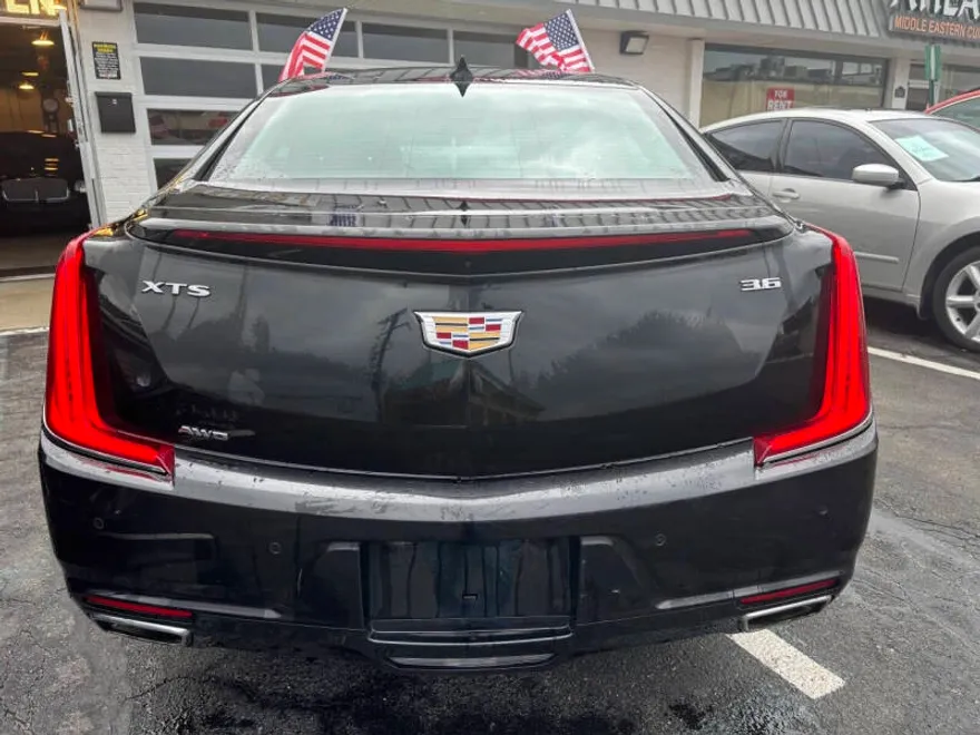 2018 Cadillac XTS Luxury photo 1