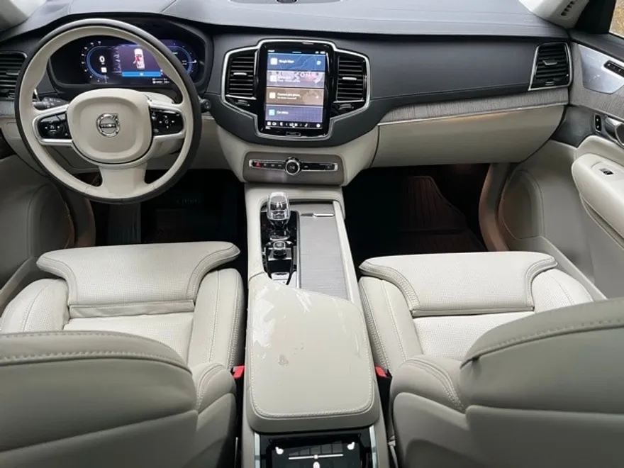 2025 Volvo XC90 T8 photo 1