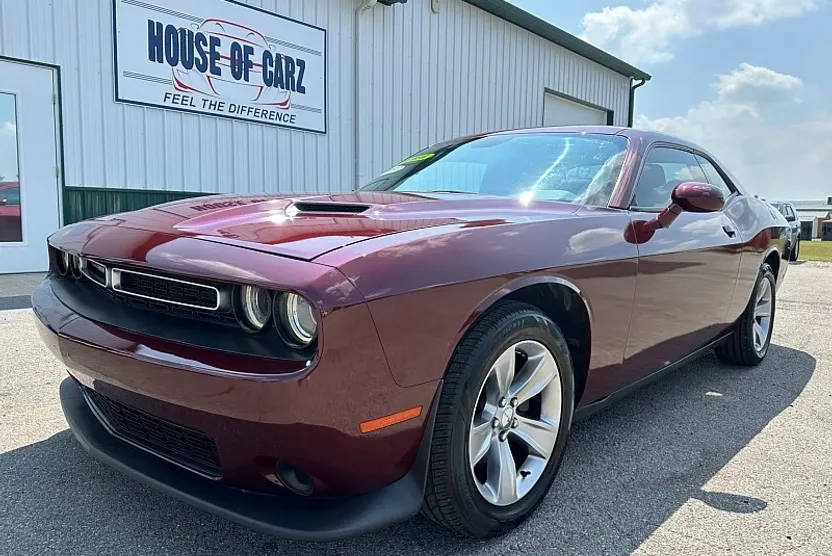 2017 Dodge Challenger SXT photo 1