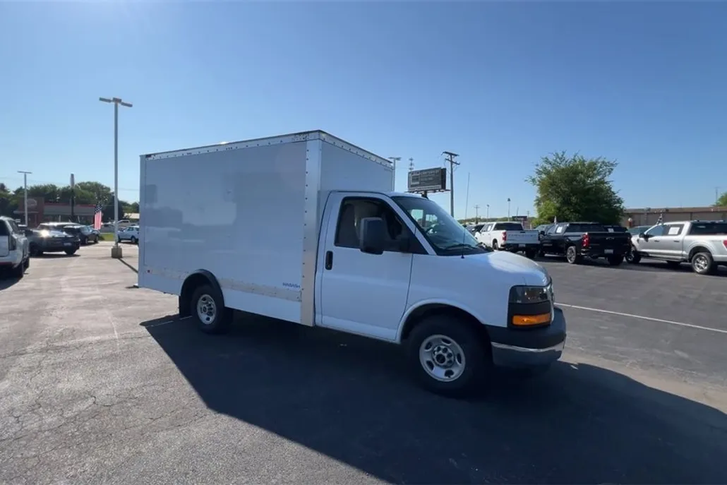 2023 Gmc Savana Cutaway 3500 photo 1