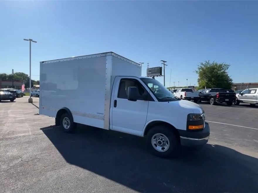 2023 Gmc Savana Cutaway 3500 photo 1