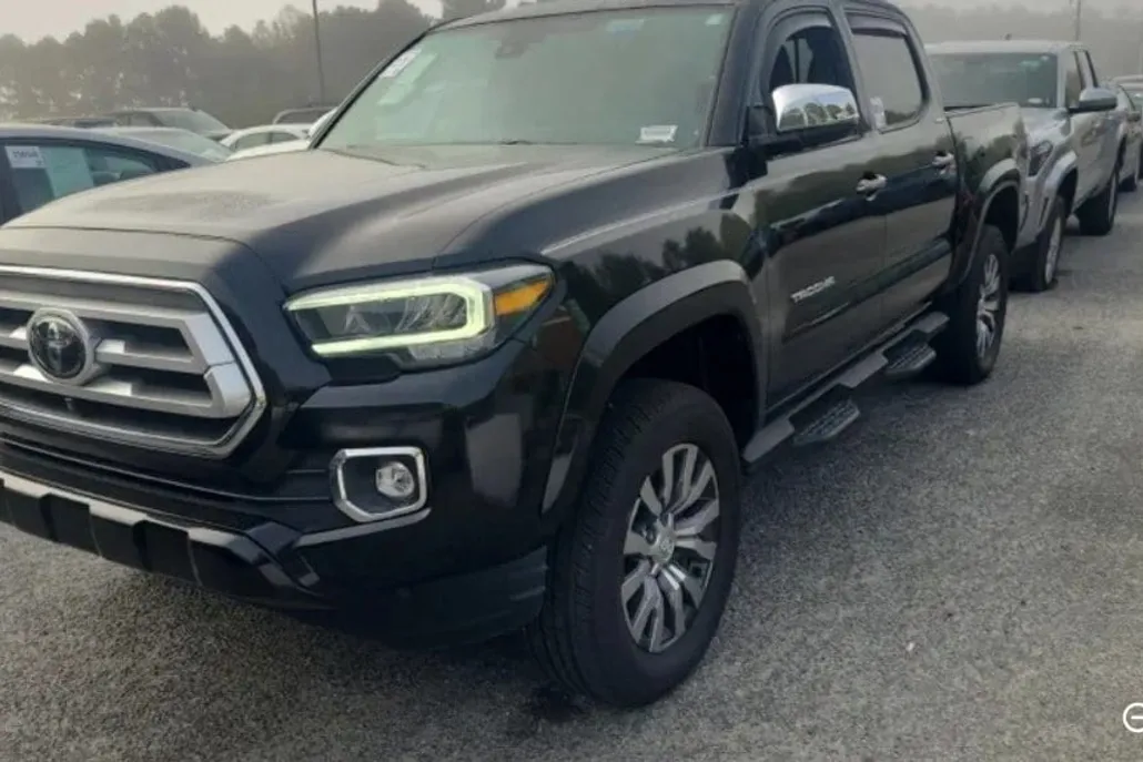2023 Toyota Tacoma Limited V6 photo 1