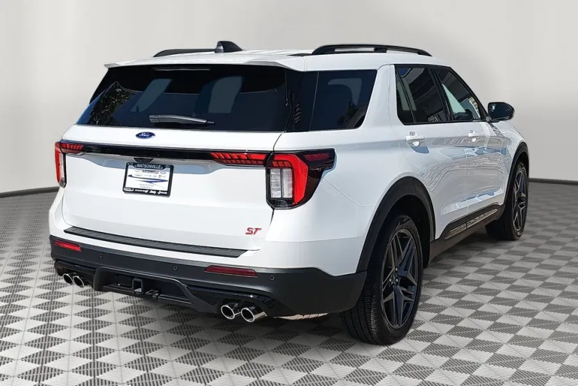 2025 Ford Explorer ST photo 1