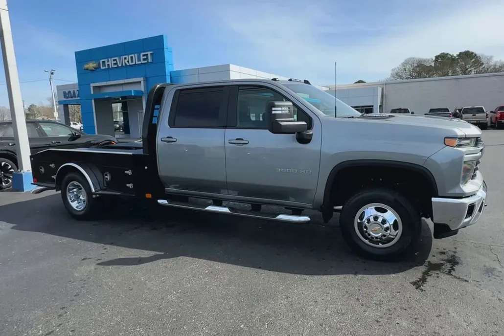 2025 Chevrolet Silverado 3500HD LT photo 1