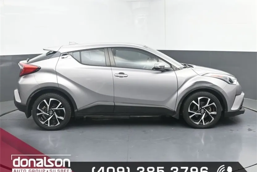 2018 Toyota C-HR XLE photo 1