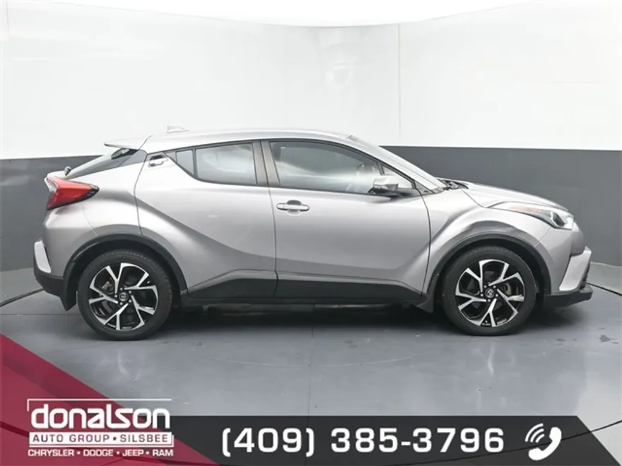 2018 Toyota C-HR XLE photo 1