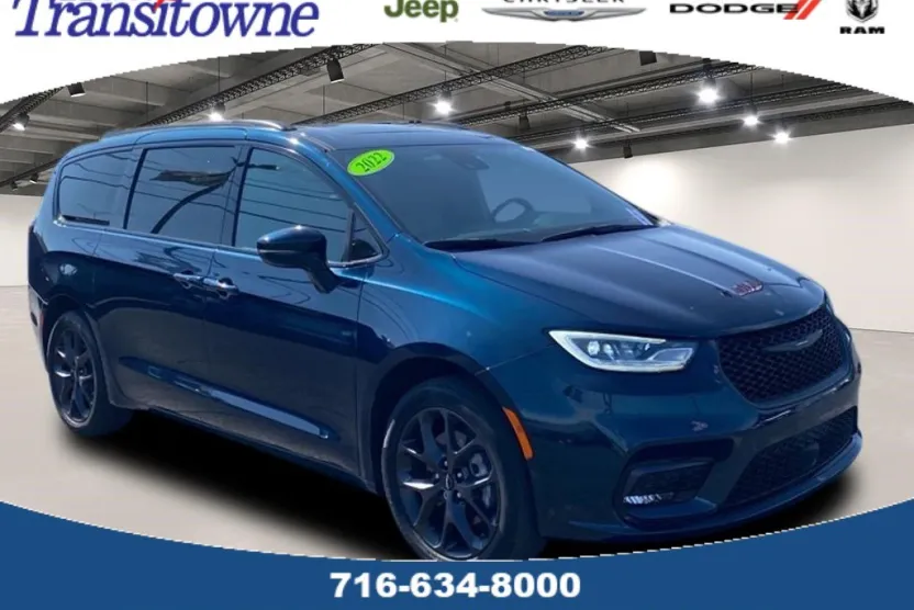 2022 Chrysler Pacifica Touring L photo 1