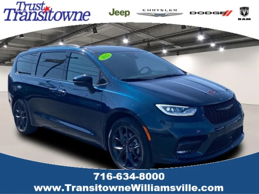 2022 Chrysler Pacifica Touring L photo 1