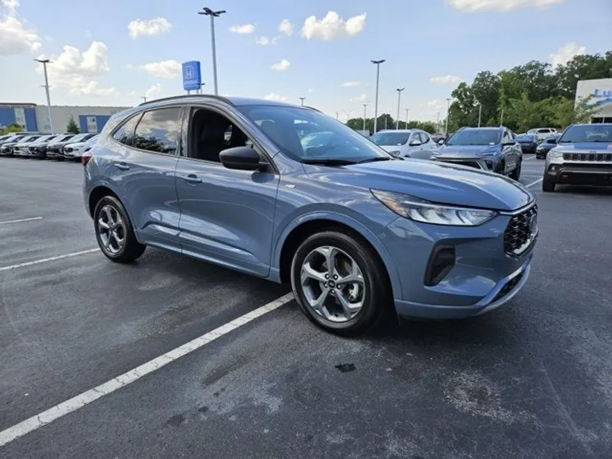 2023 Ford Escape ST-Line photo 1