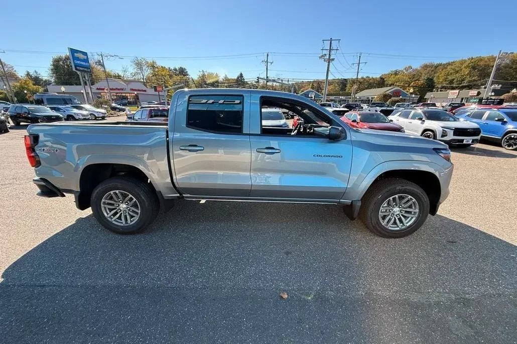 2026 Chevrolet Colorado LT photo 1