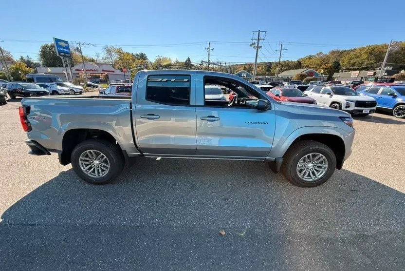 2026 Chevrolet Colorado LT photo 1