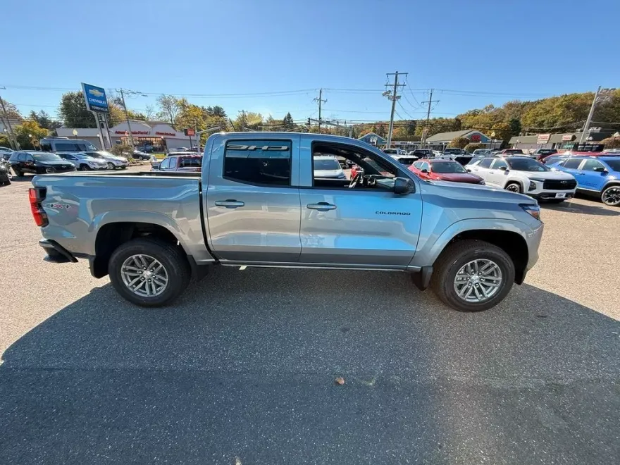 2026 Chevrolet Colorado LT photo 1
