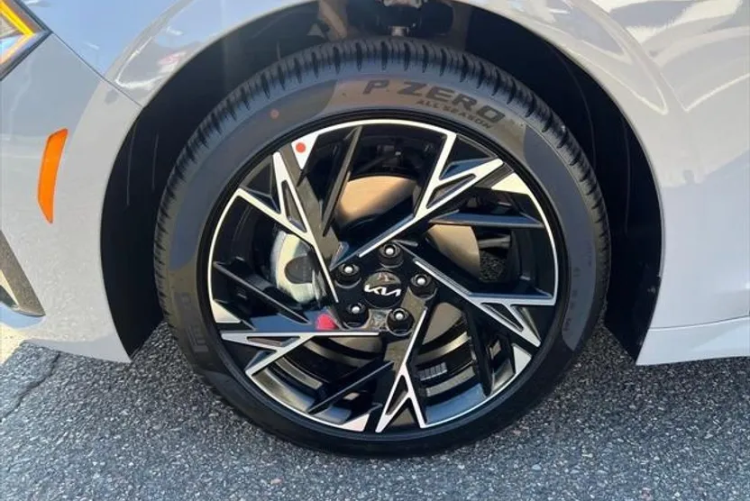 2026 Kia K5 GT-Line photo 1