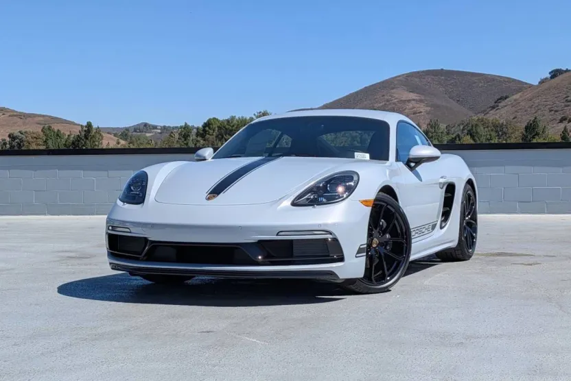2025 Porsche Cayman photo 1