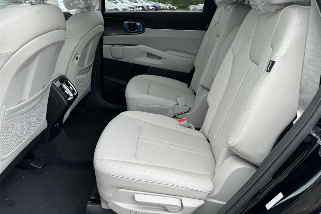 2025 Kia Sorento EX photo 1